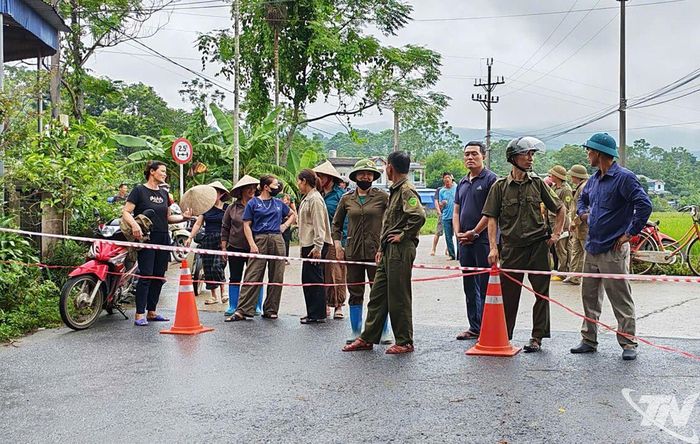 Lực lượng chức năng phong tỏa hiện trường.