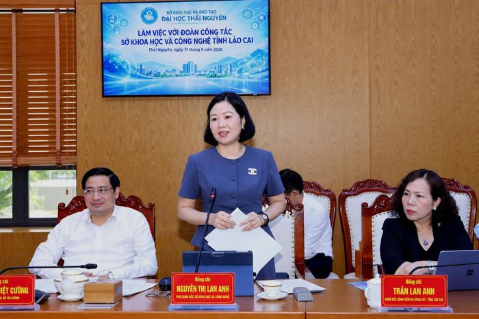 Đại diện Sở Khoa học và Công nghệ tỉnh Lào Cai trao đổi tại buổi làm việc.