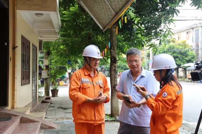 Tổng công ty hiện dẫn đầu toàn Tập đoàn về số khách hàng cài đặt, liên kết Ứng dụng EVN CSKH
