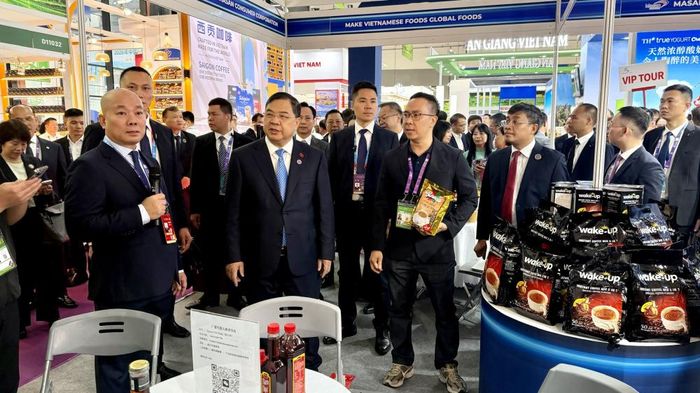 Qua 22 kỳ tổ chức, CAEXPO đã trở thành một nền tảng hợp tác kinh tế, thương mại đa phương lớn của ASEAN và Trung Quốc, quy tụ đông đảo các nhà kinh doanh và đầu tư Trung Quốc và các nước ASEAN, tạo điều kiện hết sức thuận lợi cho các doanh nghiệp Việt Nam trực tiếp tìm hiểu xu thế thị trường, giao lưu, trao đổi, xúc tiến kinh doanh và thúc đẩy hợp tác trên nhiều lĩnh vực với doanh nghiệp Trung Quốc và các nước ASEAN (Ảnh: VIETRADE)