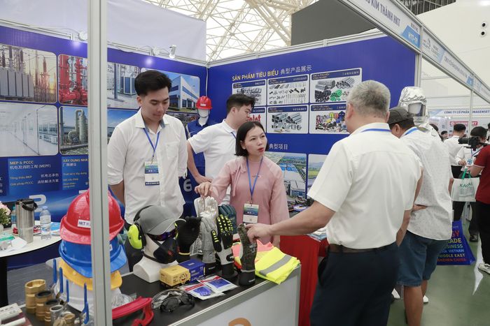 Công ty TNHH Hoàng Kim Thành HKT, thành lập năm 2020, hoạt động trong lĩnh vực xây dựng công nghiệp và cung ứng vật tư, thiết bị cho các dự án nhà máy. Doanh nghiệp phát triển các dịch vụ tư vấn, thiết kế, thi công nhà xưởng, hệ thống cơ điện, trạm biến áp, phòng cháy chữa cháy và phòng sạch.