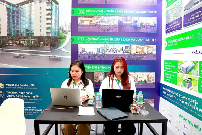 Tập đoàn INTECH (INTECH Group) hoạt động trong lĩnh vực cung cấp giải pháp xử lý không khí, phòng sạch và xây dựng trọn gói nhà máy công nghệ cao. Theo thông tin doanh nghiệp cung cấp, INTECH có hơn 20.000m² nhà xưởng, hơn 1.200 nhân sự và đã triển khai trên 500 dự án cho các khách hàng như LG, Hyundai, BYD và Sunhouse. Doanh nghiệp cũng cho biết đã có tên trong bảng xếp hạng FAST500, sở hữu chứng nhận NEBB (Mỹ) và làm chủ công nghệ phòng sạch đạt tiêu chuẩn ISO Class 1.