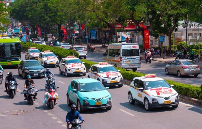 Dự thảo đặt mục tiêu đến năm 2050, 100% phương tiện giao thông đường bộ tại đô thị ở Hà Nội, TP.HCM chuyển sang sử dụng điện hoặc năng lượng xanh. (Ảnh minh họa).