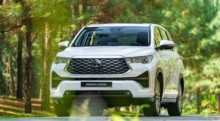 Đại diện Bộ Công thương đề nghị bổ sung xe hybrid và xe hybrid sạc điện vào lộ trình chuyển đổi, thay vì chỉ tập trung vào xe thuần điện. (Ảnh minh họa).