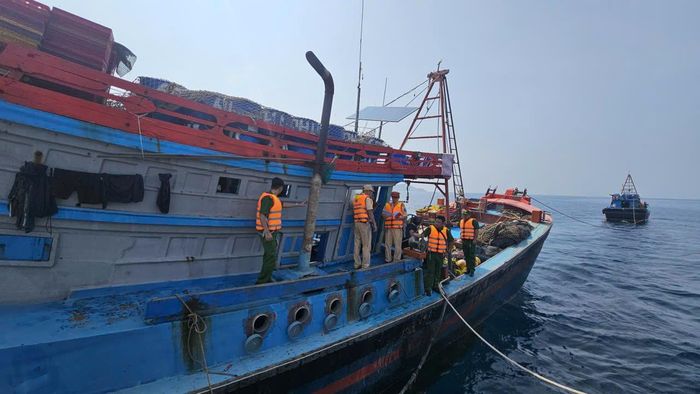 Tham gia còn có cán bộ Phòng Cảnh sát hình sự, Phòng Cảnh sát kinh tế, Phòng Cảnh sát điều tra tội phạm về ma túy, Phòng Cảnh sát quản lý hành chính về trật tự xã hội, Phòng Cảnh sát phòng cháy, chữa cháy và cứu nạn, cứu hộ cùng Công an các xã, phường ven biển tỉnh Khánh Hòa.