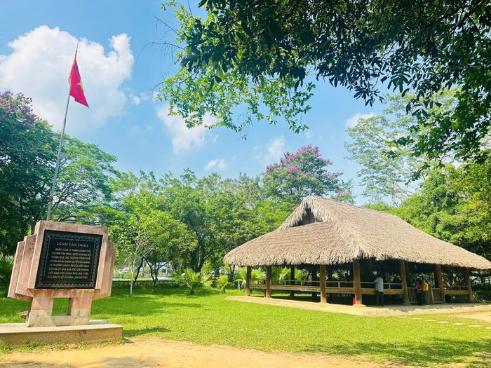 Tân Trào - khu di tích lịch sử ngày càng trở thành điểm đến hấp dẫn với hệ thống dịch vụ du lịch đa dạng.