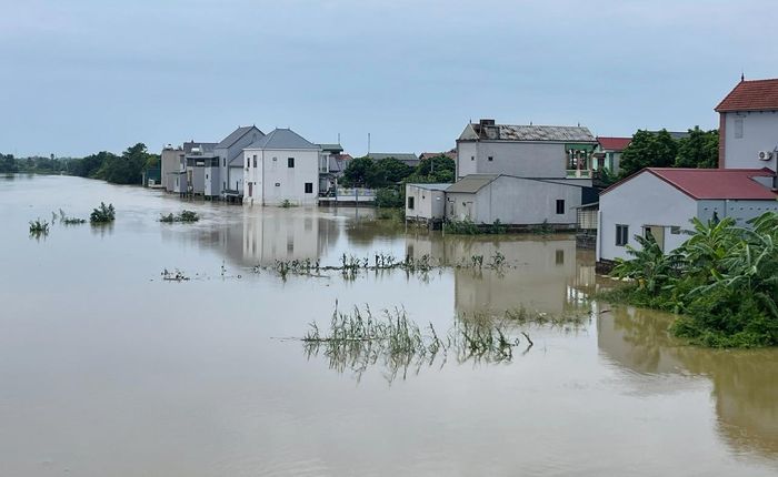 Do mưa lớn nhiều ngày, mực nước trên sông Bùi ngày 17/9 đã vượt mức báo động 3. (Ảnh: TN).