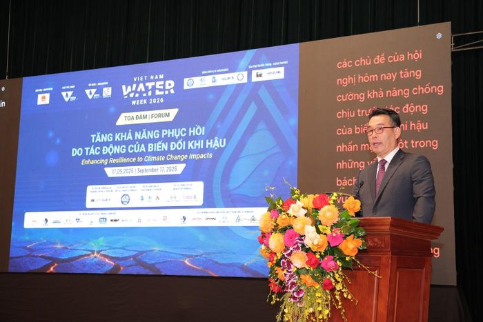 Ông Myung Soo Yoo, Phó chủ tịch Hội nước Hàn Quốc đánh giá, việc xây dựng khả năng chống chịu với biến đổi khí hậu đòi hỏi nhiều giải pháp công nghệ.