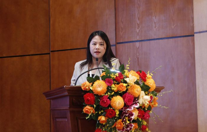 Bà Lâm Lê Thư, đại diện Tập đoàn K-Water (Hàn Quốc) chia sẻ kinh nghiệm của doanh nghiệp Hàn Quốc trong việc nâng cao khả năng chống chịu với biến đổi khí hậu.