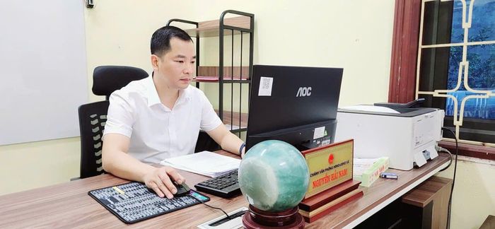 Ông Nguyễn Hải Nam, Chánh văn phòng xã Bình Tuyền chú trọng xây dựng các giải pháp cùng các phòng chuyên môn triển khai hiệu quả phong trào " Bình dân học vụ số".