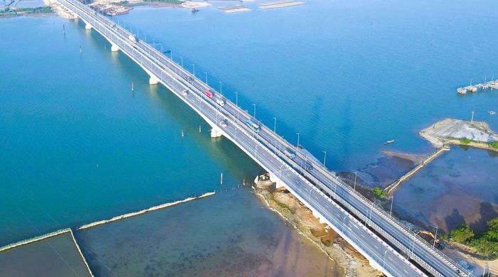 Trong thời gian thi công kích, hạ dầm để thay gối cầu Gianh cũ, các phương tiện sẽ được phân luồng giao thông hai chiều qua cầu Gianh mới…
