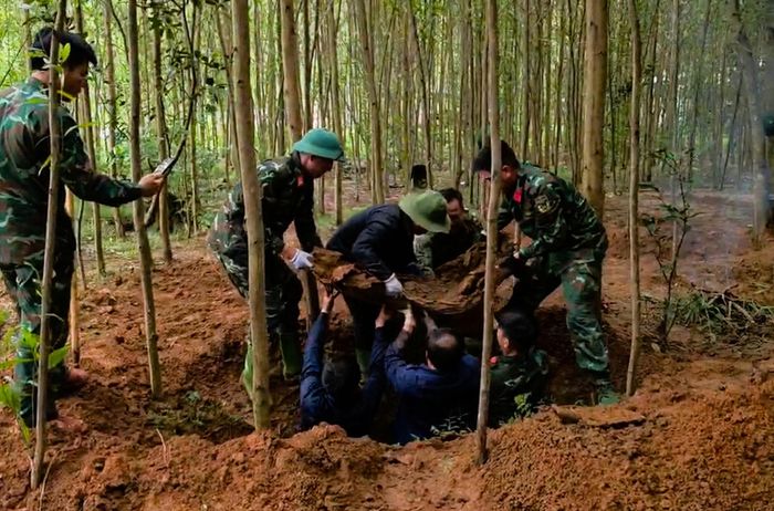Đội Tìm kiếm, quy tập hài cốt liệt sĩ số 1 (hướng trong nước), Phòng Chính trị, Bộ Chỉ huy quân sự tỉnh Quảng Trị tìm kiếm, quy tập tại bản Bãi Dinh.