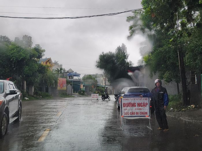 Đơn vị quản lý đường tổ chức cảnh giới, điều tiết giao thông.