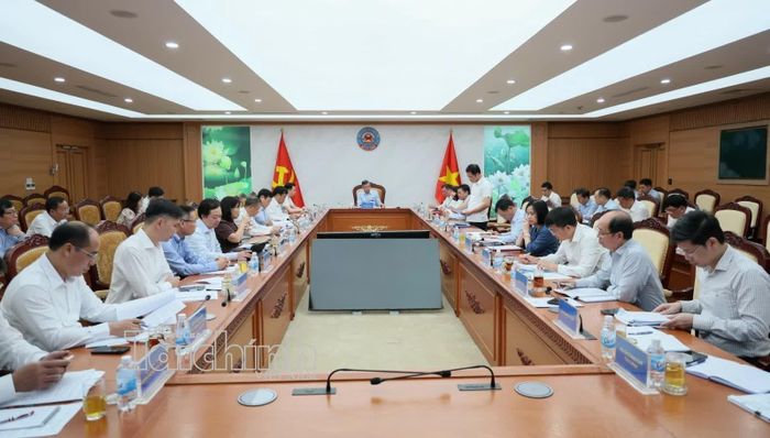Bộ trưởng Bộ Tài chính Ngô Văn Tuấn chủ trì Hội nghị giao ban. Ảnh: Mạnh Tuấn
