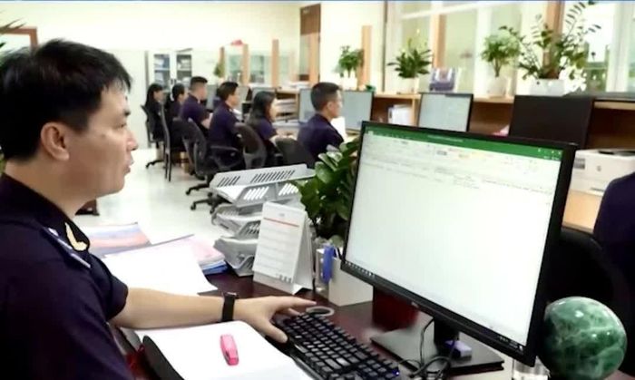 Hải quan lưu ý doanh nghiệp quy định mới về hồ sơ thuế tiêu thụ đặc biệt áp dụng ngay. Ảnh: HA