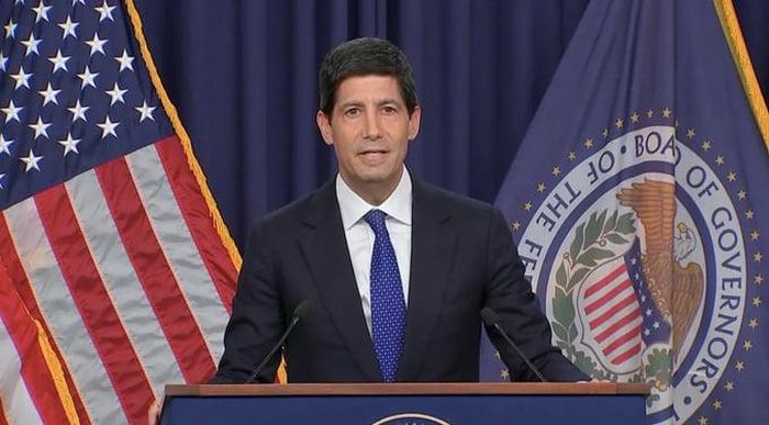 Chủ tịch Cục Dự trữ Liên bang Mỹ (Fed) Kevin Warsh phát biểu tại trụ sở Fed ở thủ đô Washington hôm 16/9. Ảnh: Reuters.