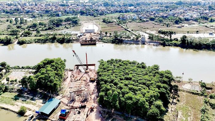 Cầu Vân Hà đang trong quá trình xây dựng