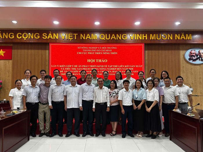 Đại diện các HTX tham dự hội thảo, đóng góp ý kiến nhằm hoàn thiện Đề án sát với thực tiễn sản xuất, kinh doanh. Ảnh: Mai Khánh