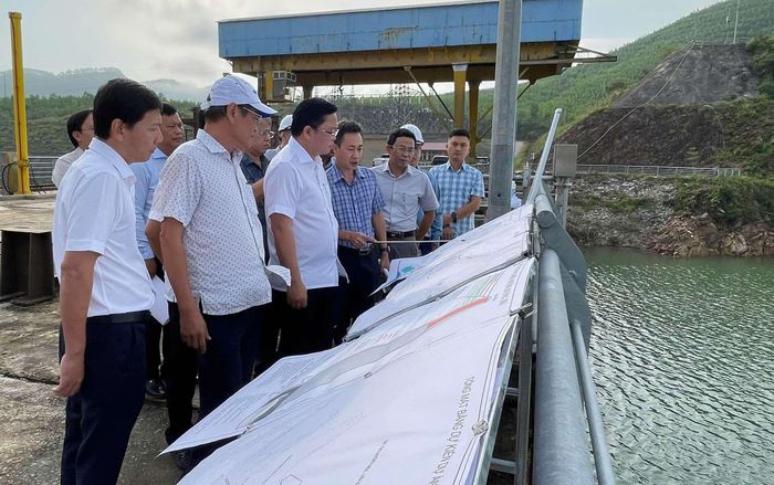 Chủ tịch UBND TP. Huế Lê Trí Thanh kiểm tra công tác vận hành hồ chứa thủy điện Hương Điền.