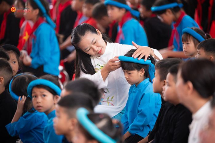 Phiên giải trình sẽ tập trung vào một số nội dung được Nhân dân và cử tri quan tâm, trong đó có việc thực hiện chính sách thu hút nhà giáo tới vùng khó khăn. Ảnh: Phạm Thắng