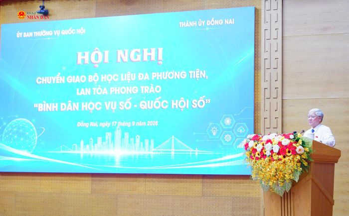 Phó Chủ tịch Thường trực Quốc hội Đỗ Văn Chiến phát biểu tại hội nghị