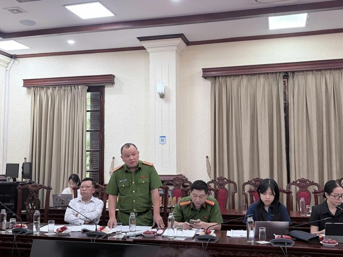 Các đại biểu phát biểu tại hội thảo