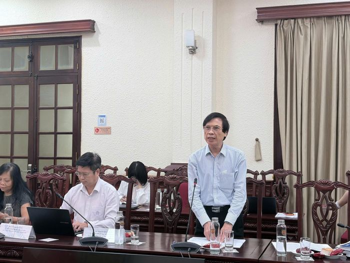 Các đại biểu phát biểu tại hội thảo