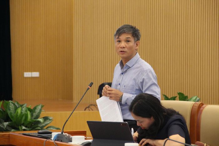 Phó vụ trưởng Vụ Khoa học Công nghệ, Môi trường và Vật liệu xây dựng Nguyễn Hữu Tiến phát biểu tại hội nghị. Ảnh: Bộ Xây dựng