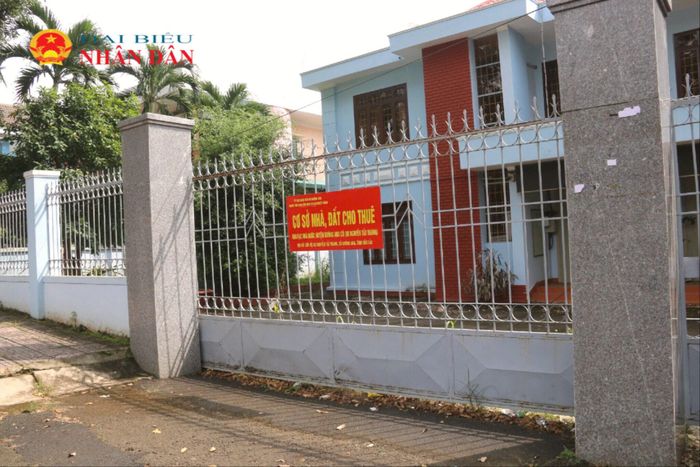 Một cơ sở nhà, đất dôi dư sau sắp xếp hiện đang bỏ không