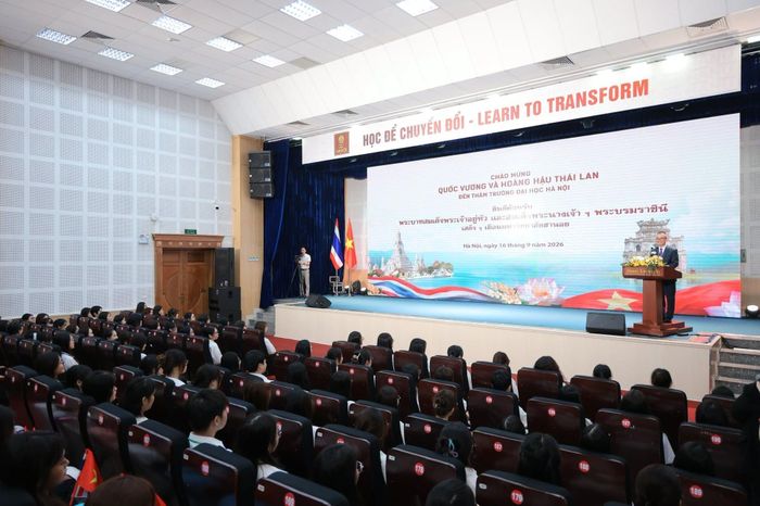 Ông nhấn mạnh sự kiện là động lực to lớn thúc đẩy công tác đào tạo ngôn ngữ, văn hóa Thái Lan và giao lưu sinh viên song phương, đồng thời khẳng định nhà trường sẵn sàng phát huy vai trò cầu nối góp phần củng cố quan hệ hai nước (Ảnh: HANU).