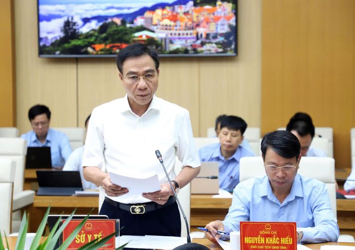 Giám đốc Sở Y tế tỉnh Phú Thọ Lê Hồng Trung báo cáo tại hội nghị