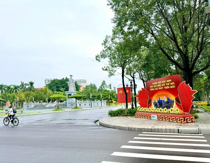 Các góc phố, công viên, các nút giao thông lớn của phường Kinh Bắc được trang hoàng rực rỡ.