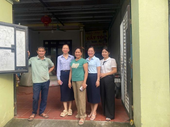 Nhiều phụ nữ tại xã Ba Đình vay vốn Tổ chức TCVM Thanh Hóa làm hàng thủ công mỹ nghệ