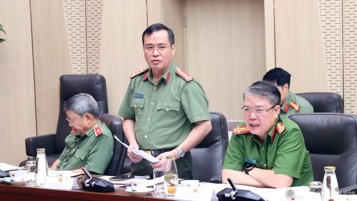 Các đại biểu trao đổi, thảo luận về chương trình, nội dung các phiên làm việc và hoạt động song phương.