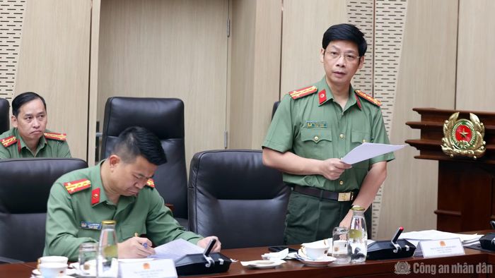 Đại tá Nguyễn Minh Hiếu báo cáo tóm tắt về công tác chuẩn bị Hội nghị.