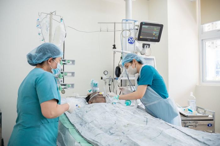 Bệnh nhân điều trị tại Khoa Hồi sức cấp cứu khu D.