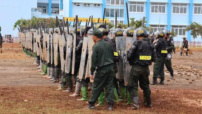 CBCS CSCĐ diễn tập phương án xử lý các tình huống về an ninh, trật tự.
