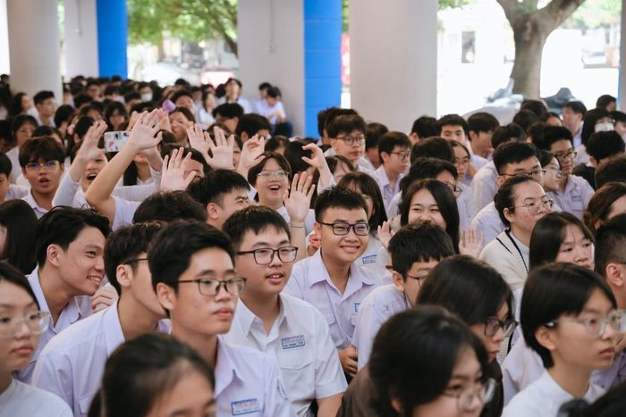 Học sinh Trường THPT chuyên Trần Đại Nghĩa tại Lễ phát động chuỗi chương trình “School Tour” và “Uni Tour” năm 2026.