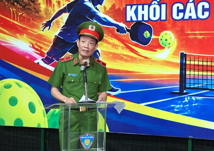 Thiếu tướng Nguyễn Văn Trầm phát biểu khai mạc hội thao.