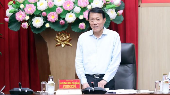 Bộ trưởng Lương Tam Quang điều hành phần thảo luận.