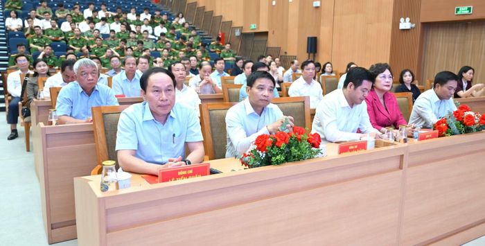 Các đại biểu tại buổi làm việc với Trung tâm Dữ liệu quốc gia.