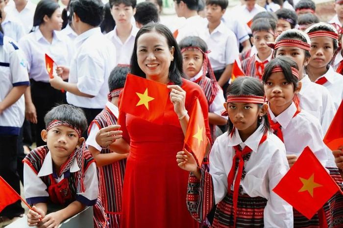 Cô và trò trong lễ khai giảng năm học 2026-2027. Ảnh: Sở GD&ĐT Thành phố Hồ Chí Minh
