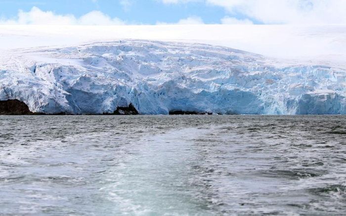 Dữ liệu vệ tinh cho thấy Trái đất đã mất gần 12 nghìn tỷ tấn băng từ Greenland và Nam Cực trong vòng 47 năm.Nguồn: PBS
