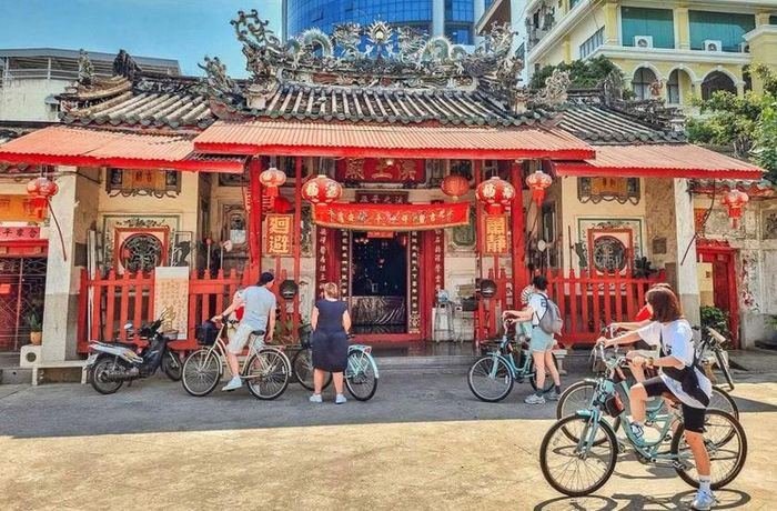 Tour xe đẹp khám phá "viên ngọc ẩn" Talad Noi cuốn hút khách du lịch khi tới Thủ đô Bangkok, Thái Lan. Ảnh: cktravels
