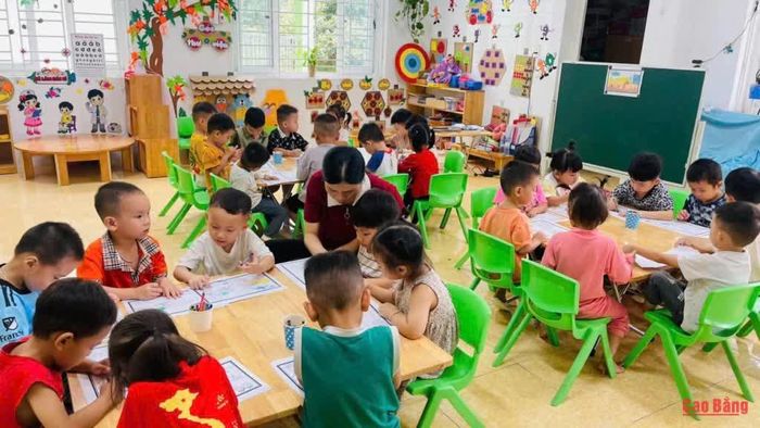 Học sinh Trường Mầm non Duyệt Trung hào hứng tham gia các hoạt động học tập, vui chơi.