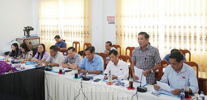 Đồng chí Trần Văn Hoà, Phó Trưởng ban Pháp chế HĐND tỉnh, đề nghị bổ sung báo cáo kết quả công an xã cấp tài khoản định danh điện tử cho công dân.