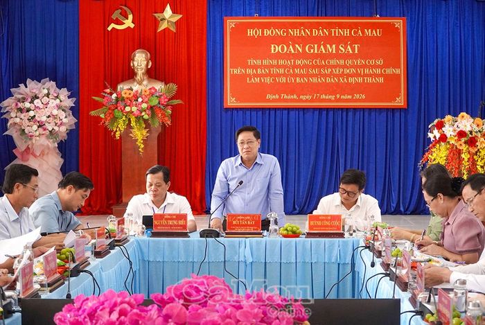 Đánh giá xã Định Thành đã đạt nhiều kết quả trong tổ chức, vận hành bộ máy sau sắp xếp, Phó Chủ tịch HĐND tỉnh Bùi Tấn Bảy yêu cầu địa phương tiếp tục khắc phục khó khăn, nâng cao chất lượng phục vụ người dân.