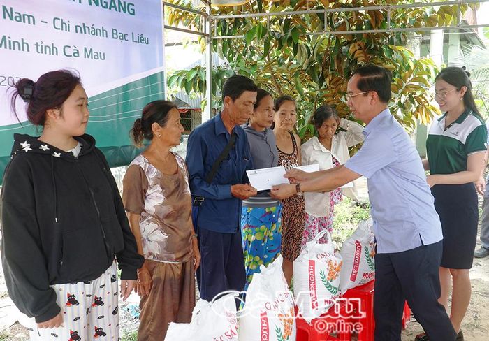 Nhân dịp này, đ