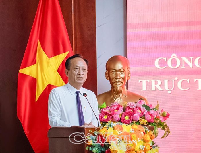 Đồng chí Phạm Văn Thiều, Phó Bí thư Tỉnh uỷ, Bí thư Đảng uỷ, Chủ tịch HĐND tỉnh, phát biểu chỉ đạo tại hội nghị.