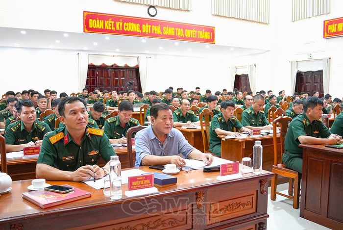 Chỉ huy các cơ quan, đơn vị thuộc BĐBP Cà Mau và đại biểu tham dự hội nghị.